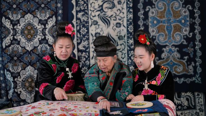 开云网页版爱好岛：在瑜伽垫上绣出中汉文明确当代传承之路(图3)