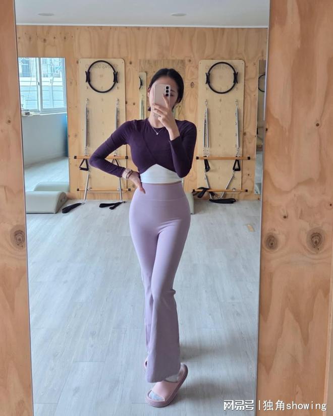 开云官网入口冷艳全场！如许穿瑜伽服让你秒变时髦女神(图2)