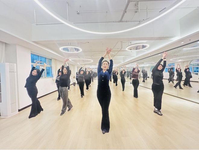 开云官网入口“Women 教室・迎光行远” 首期开启石狮姐妹解锁生长新姿式(图6)